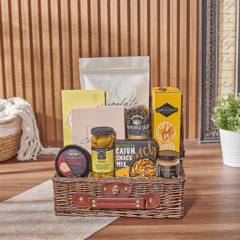 All the Good Stuff Picnic Basket – how the gift is presented