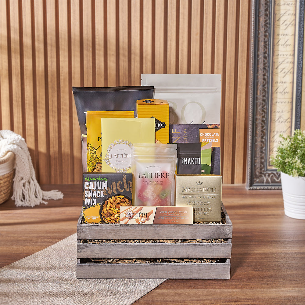 Send a delightful array of savory and sweet snacks with our Agincourt Snack Basket - Montreal Delivery Send a delightful array of savory and sweet snacks with our Agincourt Snack Basket - Montreal Delivery