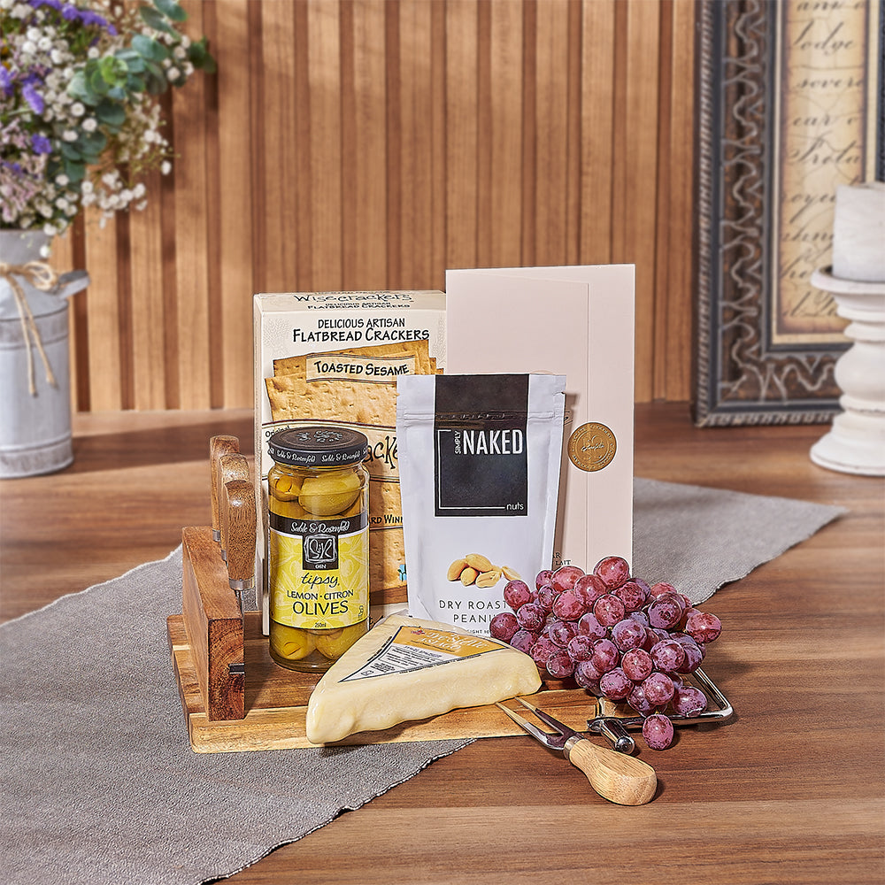 Kosher Asiago Cheese Snack Board – how the gift is presented