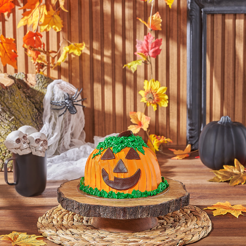 Halloween Pumpkin Spice Cake with Jack-o-Lantern Design – how the gift is presented