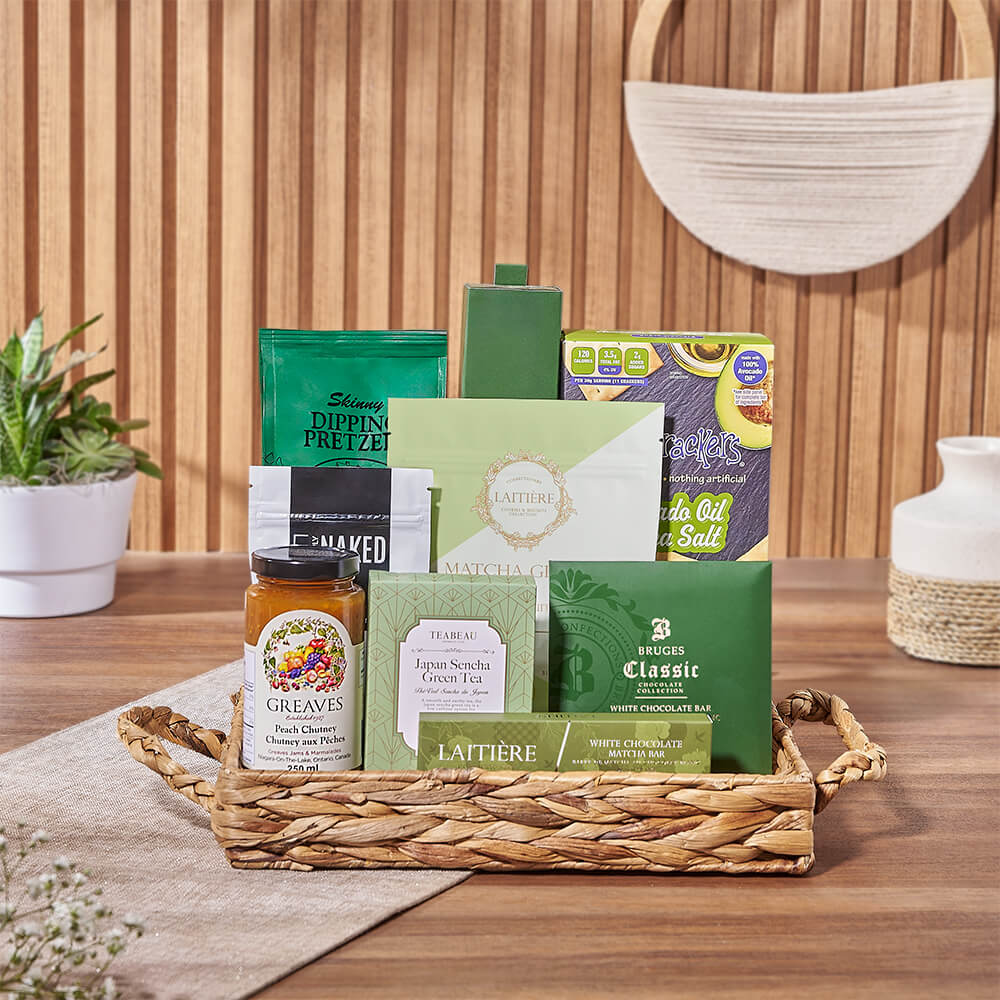Party-Sized Sweet and Savory Snack Basket – how the gift is presented