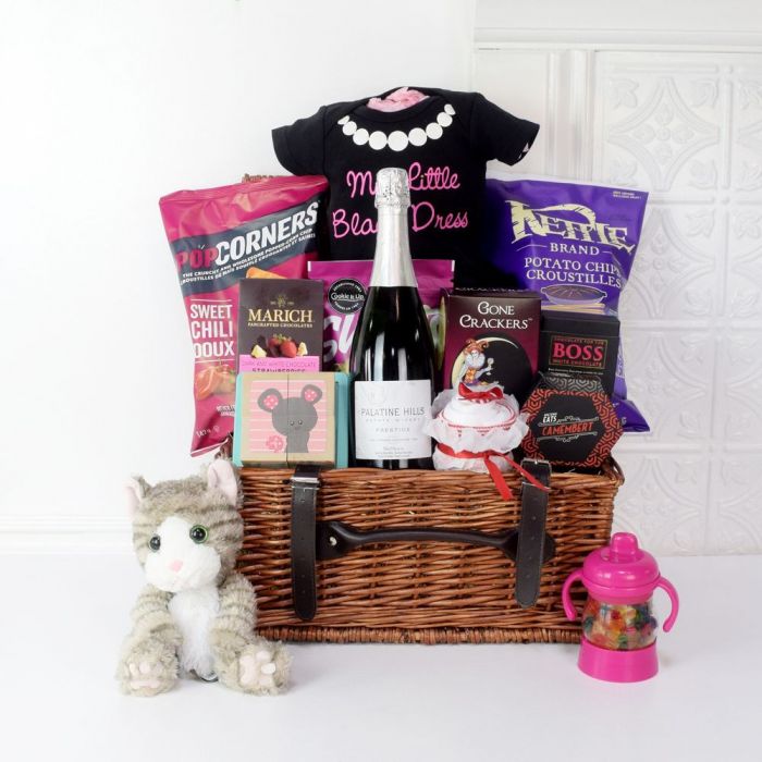 I Am Born Basket with Cava – how the gift is presented