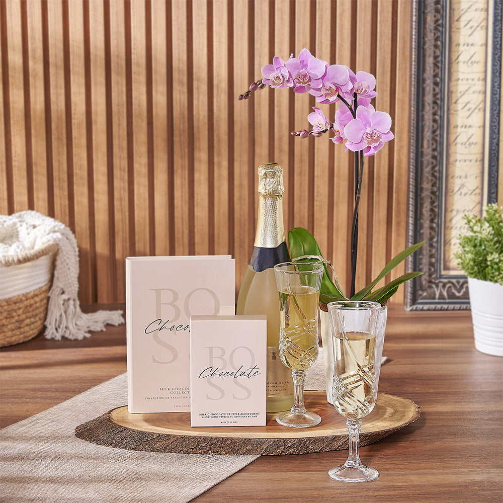 Sparkling Wine Champagne Flutes Basket – how the gift is presented