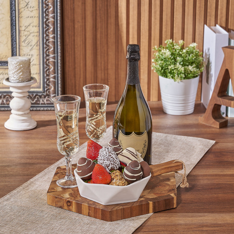 Bubbly & Buttercup Chocolate Strawberry Gift, champagne gift, champagne, sparkling wine gift, sparkling wine, chocolate dipped strawberry gift, chocolate dipped strawberry, Montreal delivery