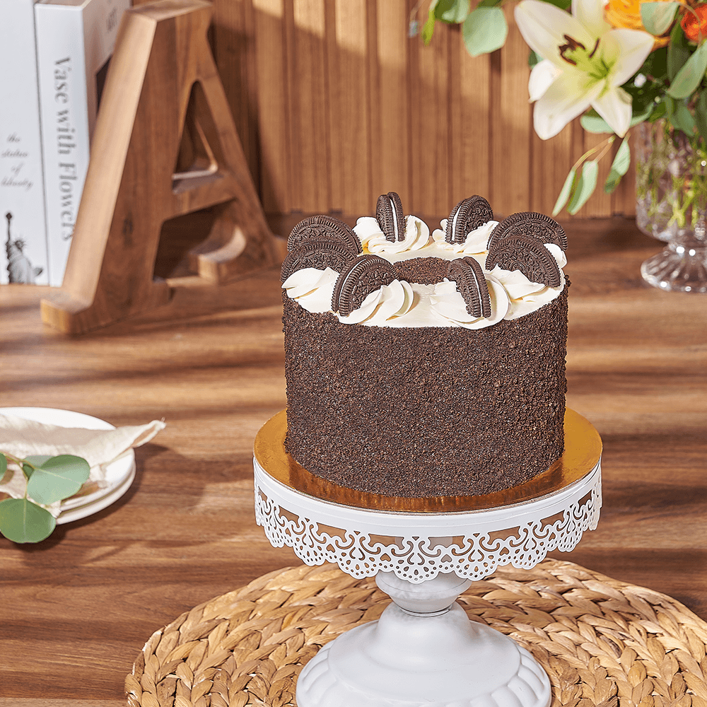 Classic Oreo Chocolate Cake – how the gift is presented