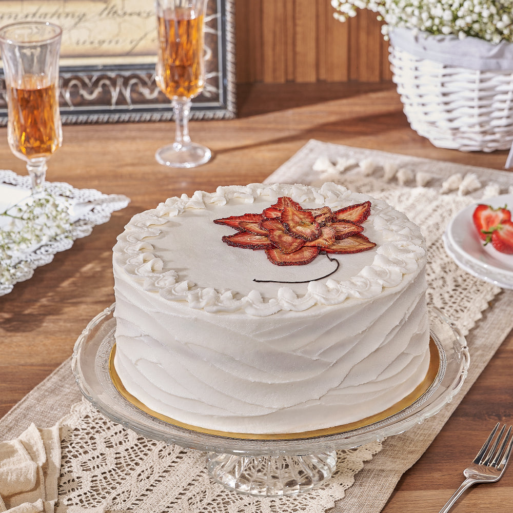 Large Vegan Strawberry Vanilla Cake – how the gift is presented
