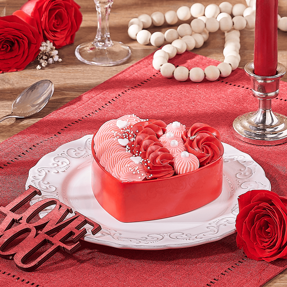 Romantic Heart Cake Tin – how the gift is presented