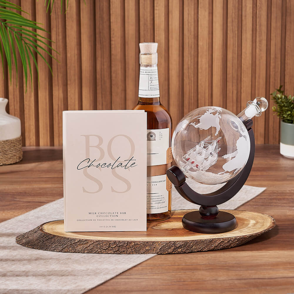 Spirit Whiskey Globe Decanter Set – how the gift is presented