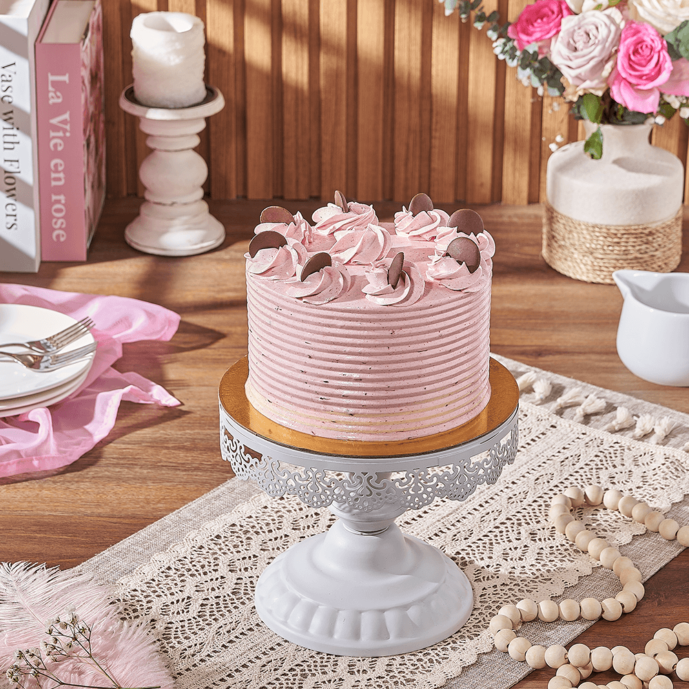 Strawberry Chocolate Cake – how the gift is presented