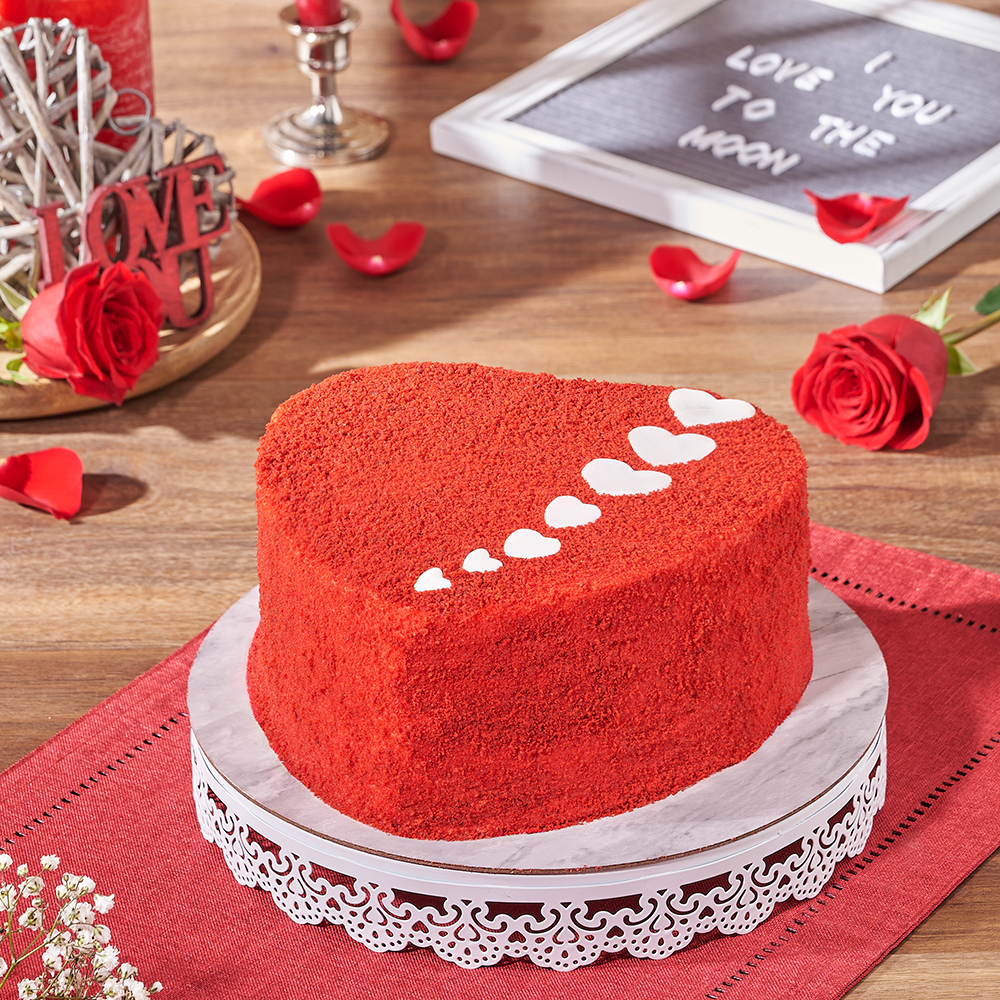 Valentine's Day Red Velvet Heart-Shaped Cake – how the gift is presented